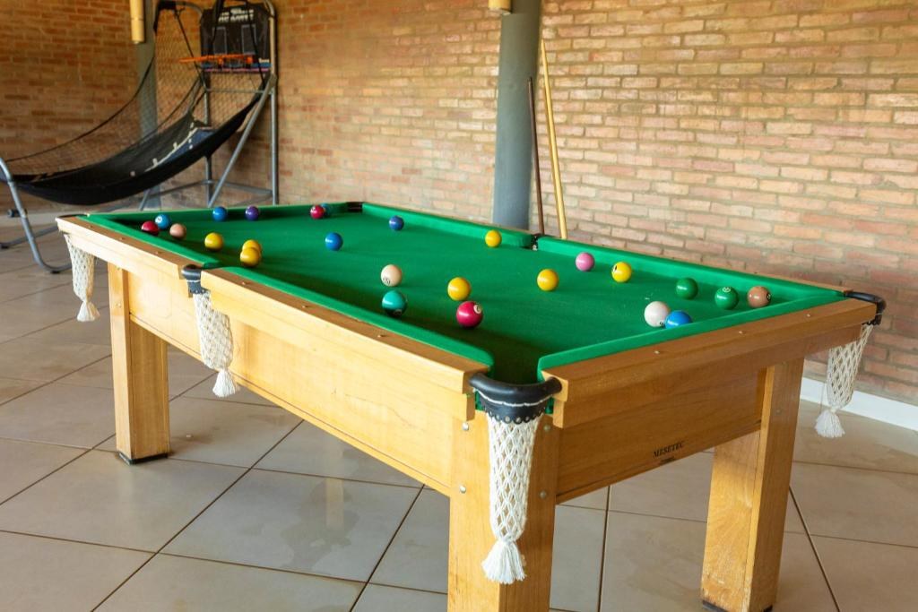 Mesa de sinuca no salão de jogos